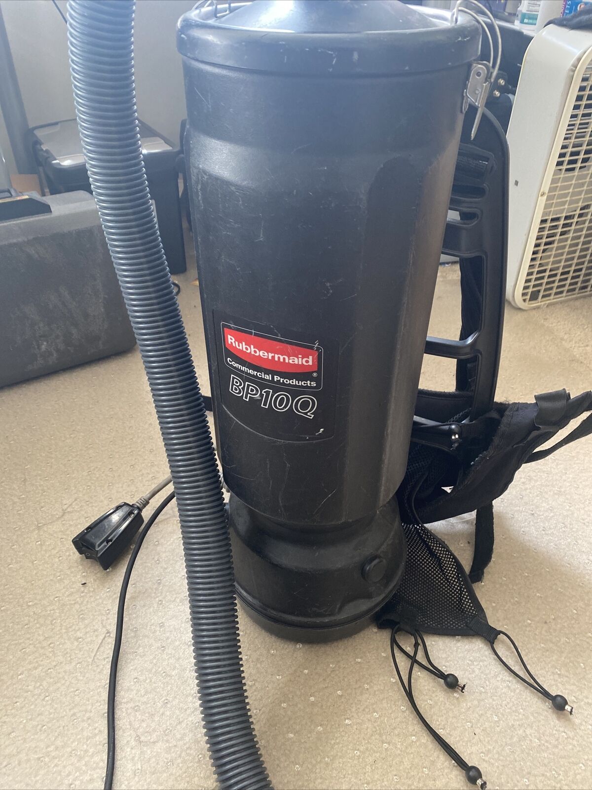 Rubbermaid Bp10q Model 1868434 Commercial Backpack Vacuum Cleaner No Accessories